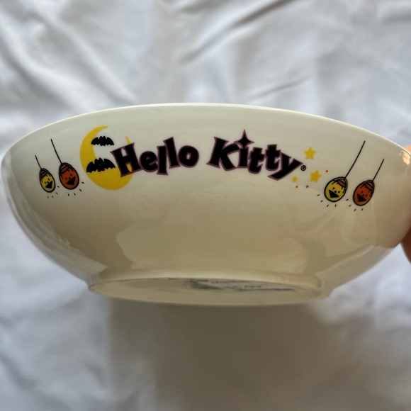 🖤🕸️ Hello Kitty Halloween Plate 2023 🕸️🖤 - Picture 2 of 2